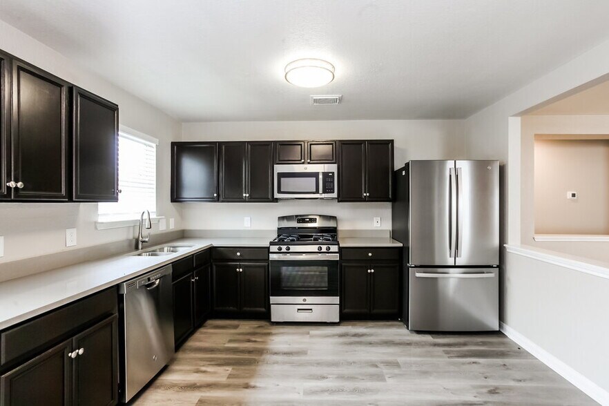 Building Photo - 15510 Miller House Ln