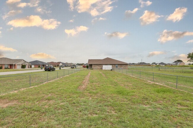 Building Photo - 12444/12446 CR 499