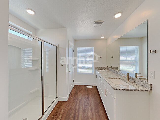 Building Photo - 1318 E White St