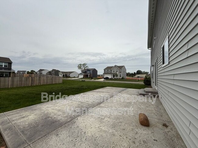 Building Photo - 766 Hunters Run Dr