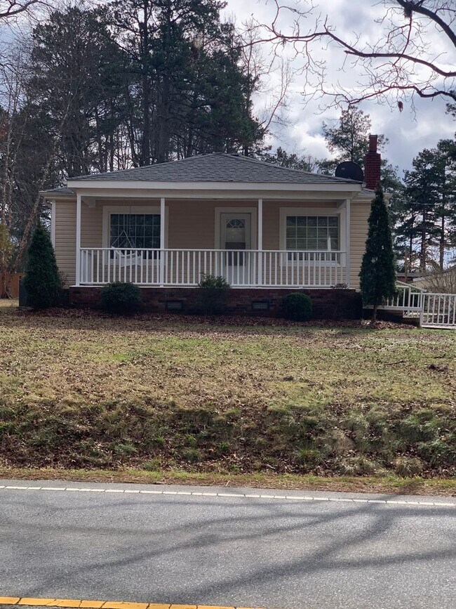 Building Photo - 3 Bedroom Salisbury Home