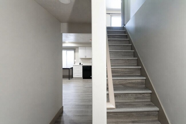 Building Photo - 110 W 930 N