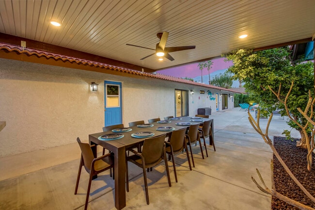 Building Photo - 2230 Tamarisk Rd