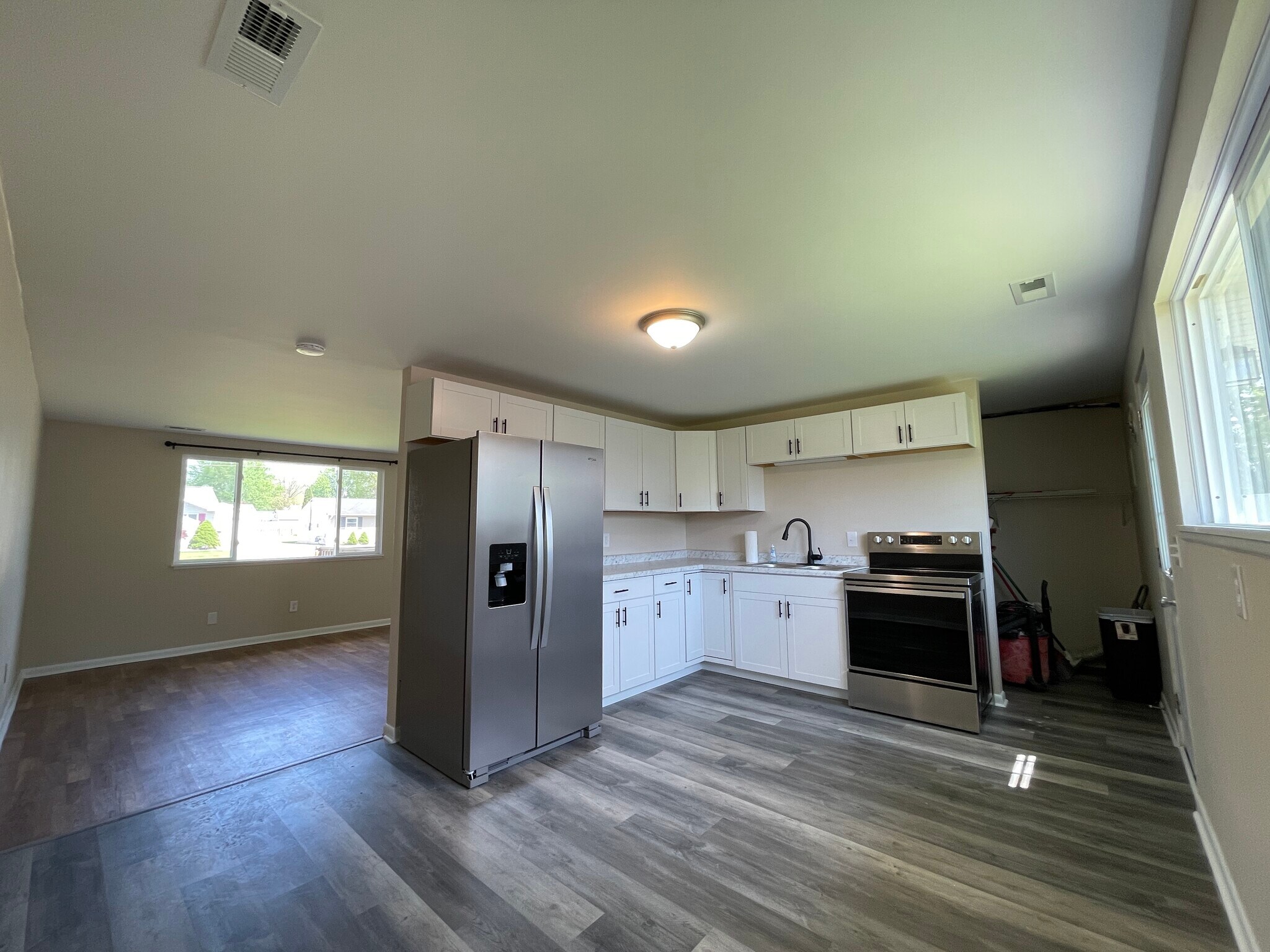 Building Photo - 19 Valley Park Dr