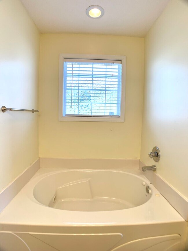 Building Photo - 800 Karmaflux Way