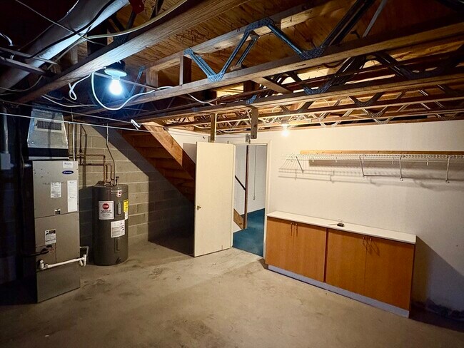 Building Photo - 224 Park St