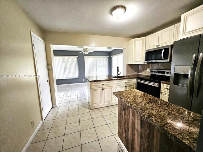 Building Photo - 1040 NW 73rd Terrace