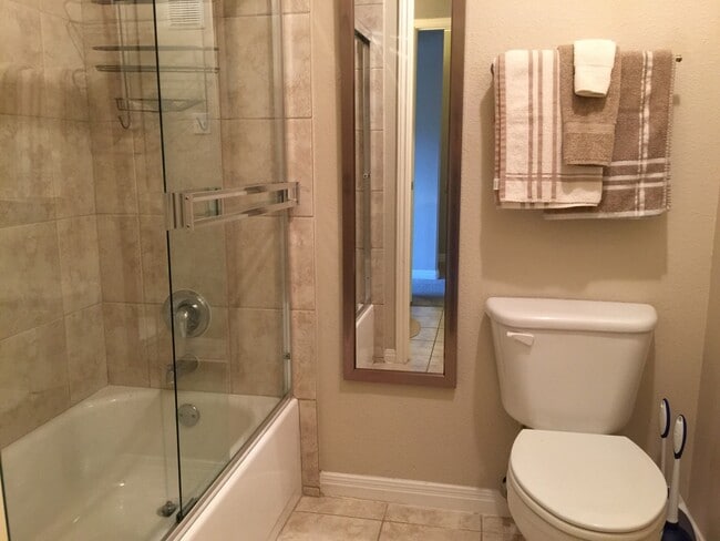 Building Photo - 1500 East Side Dr