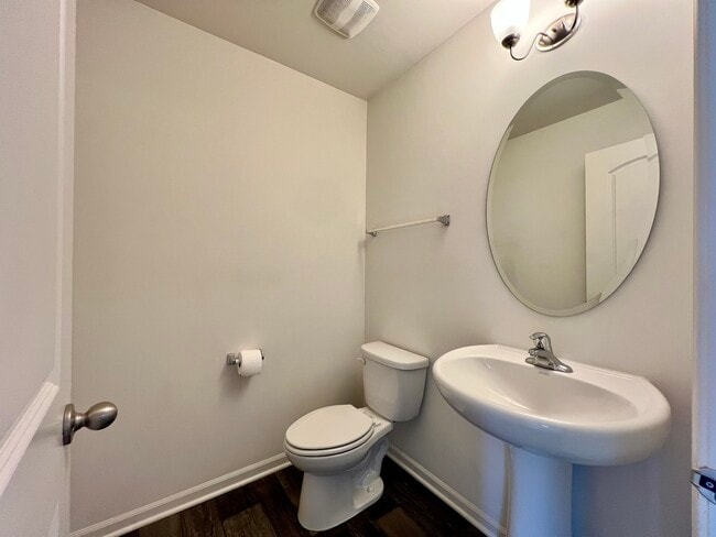 Building Photo - 1464 Lake Ridge Ct