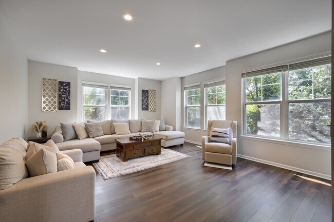 Building Photo - 5630 Cambridge Way