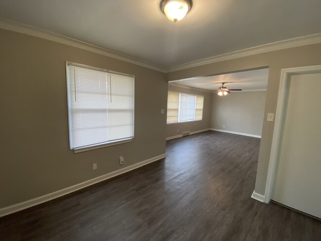 Building Photo - 1064 E Shelby Dr Memphis, TN 38116