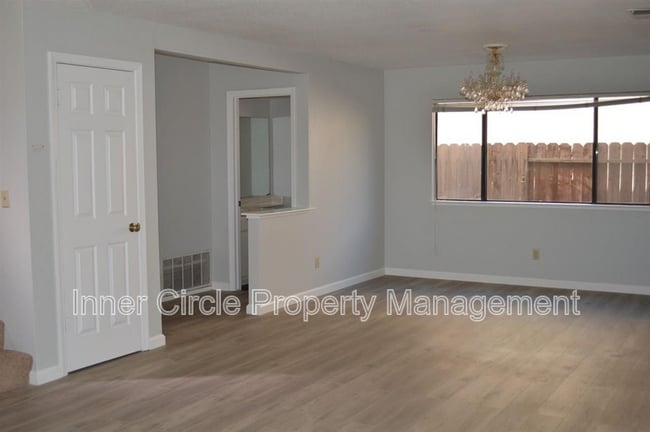 Building Photo - 217 Mitchum Dr