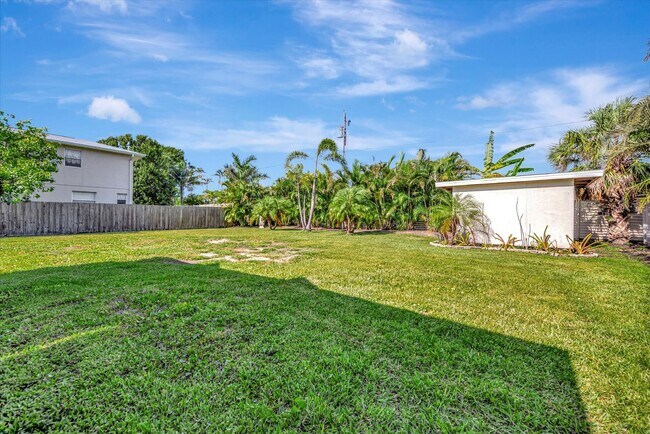 Building Photo - Beautiful West of the Trail 3-Bed/2-Bath H...