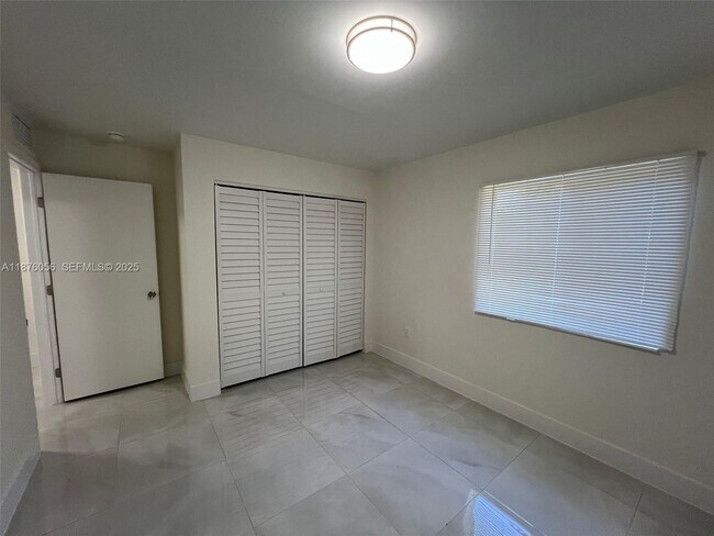 Building Photo - 4615 NW 15th Ct