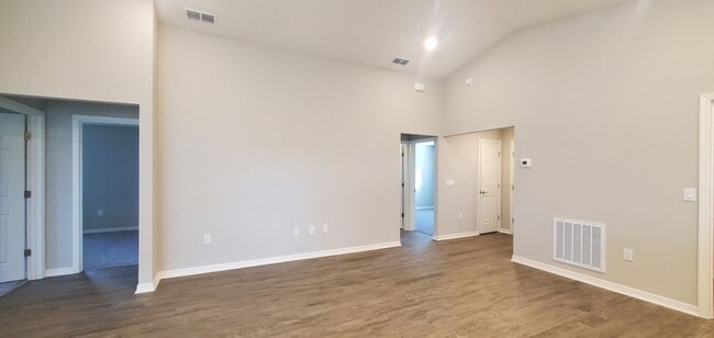 Building Photo - 4-Bedroom, 2-Bathroom in Villamar/Winter H...