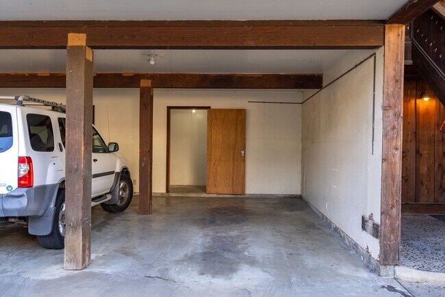 Building Photo - 2048 Swazey St