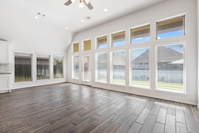 Building Photo - 4 Bedroom/3 Bath Kallinson Ranch Subdivision