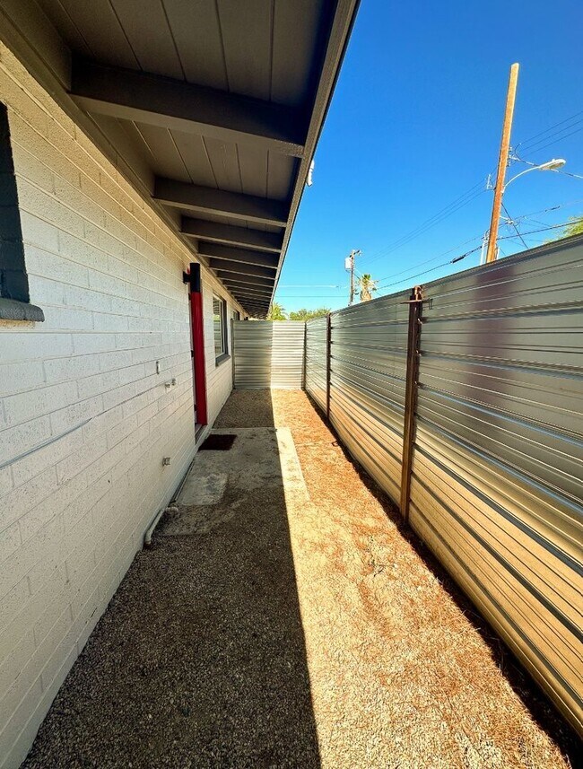 Building Photo - 2756 N Forgeus Ave