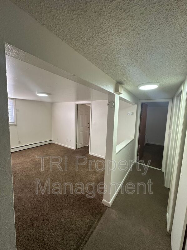 Building Photo - 1017 1/2 Cranford Place