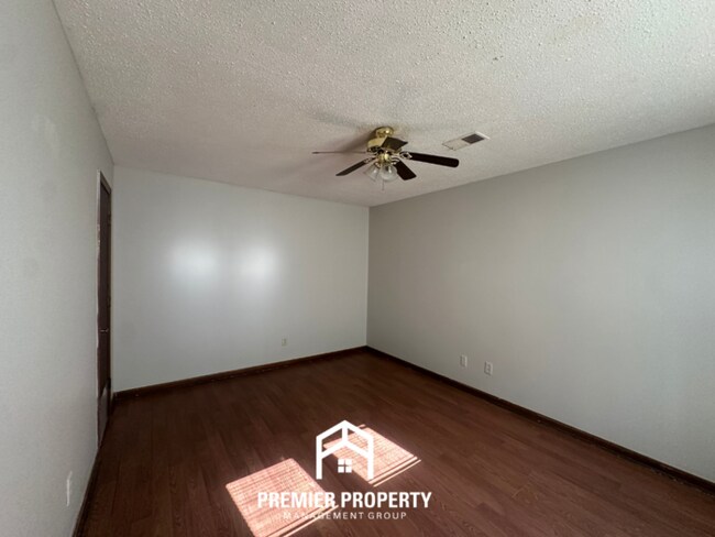 Building Photo - 1501 Timber Line Cove