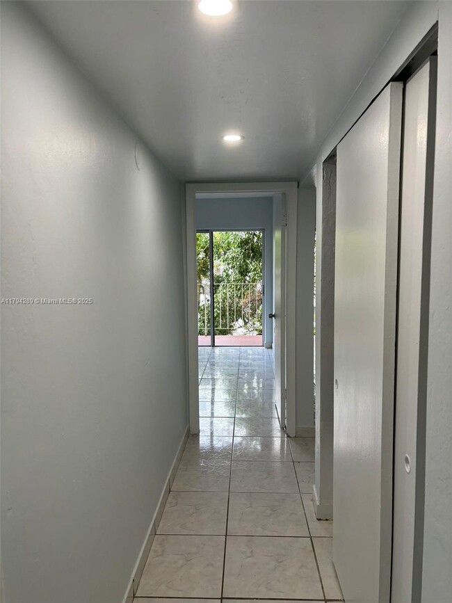 Building Photo - 8101 SW 73rd Ave