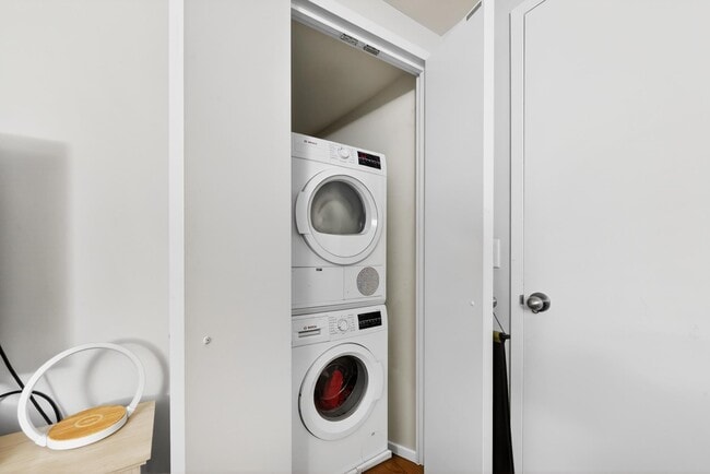 Building Photo - 700 Grove St