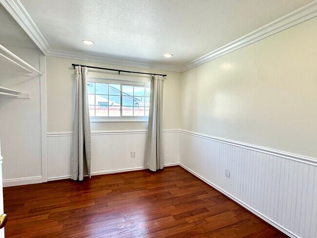 Building Photo - 15471 Salisbury Ln