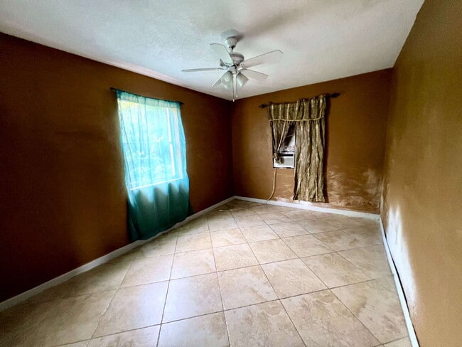 Building Photo - Spacious Master Bedroom Shared Living Spac...