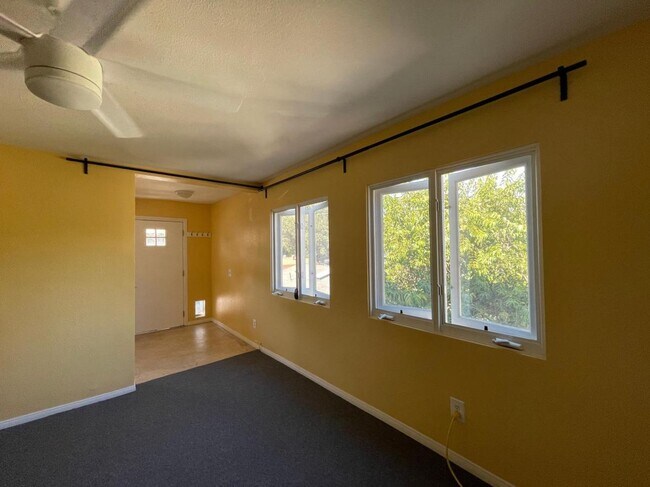 living room - 241 S Avenue 58