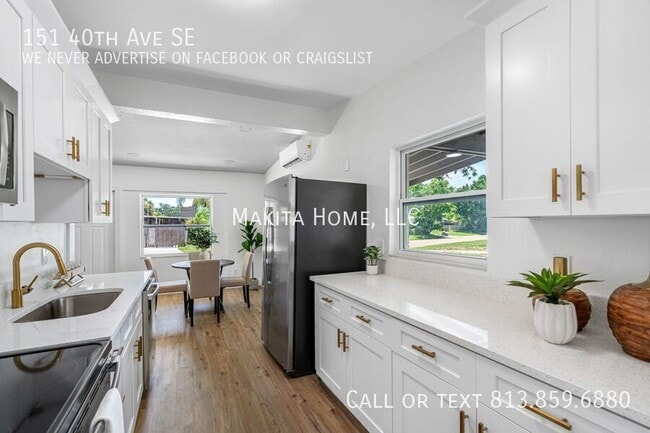 Building Photo - 151 40th Ave SE