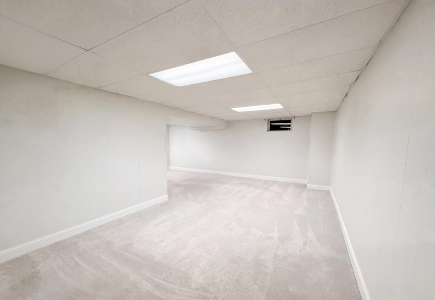 Building Photo - 1379 Gumbert Dr