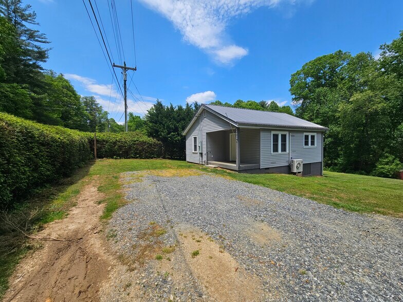 Building Photo - 2085 King Rd