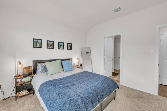 Building Photo - 185 Sandringham Lp
