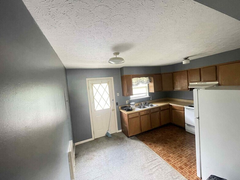 Building Photo - 40656 W Morgan Ave