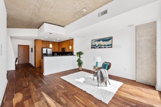Building Photo - 360 Nueces St