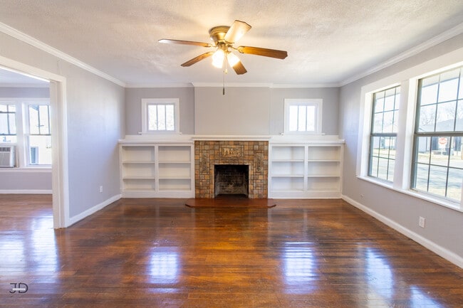 Building Photo - 2100 Garfield St