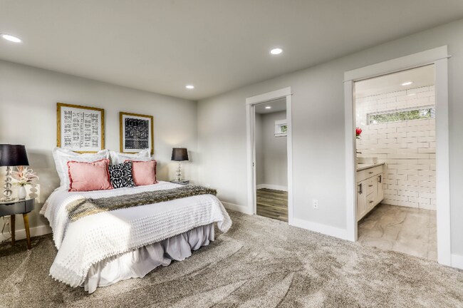 Building Photo - 1525 S Marine Dr