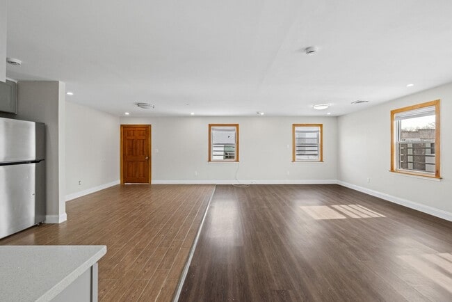 Building Photo - 227 Franklin Ave