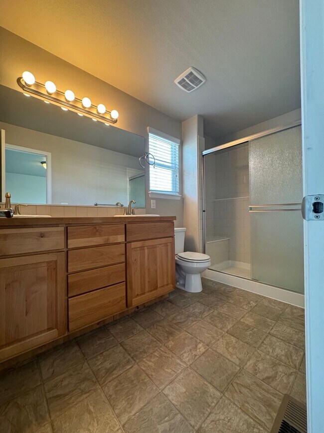 Building Photo - Great House in Rigden Farms