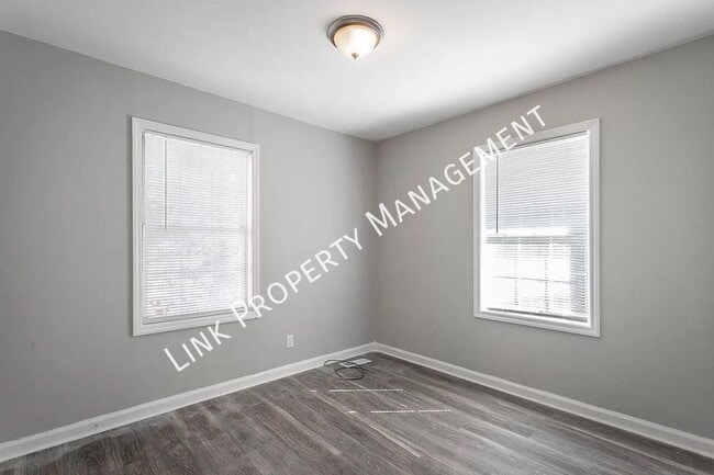 Building Photo - 2310 N Chamberlain Ave