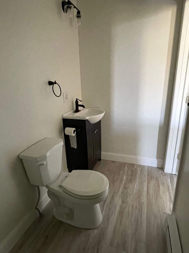 Building Photo - 150 Walnut St