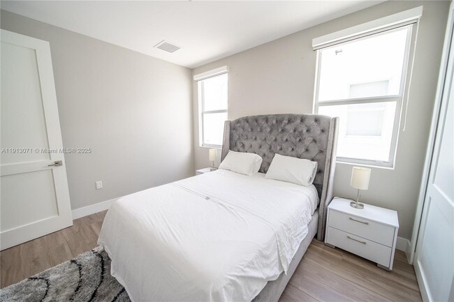 Building Photo - 3651 SW 26th St