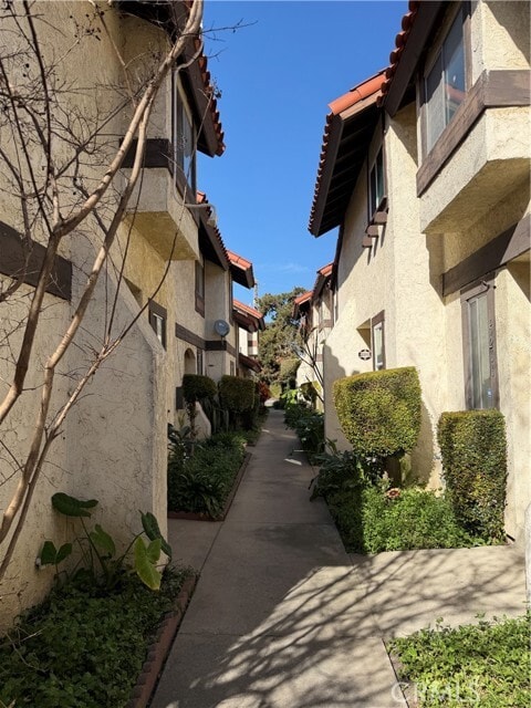 Building Photo - 15266 Ramona Blvd