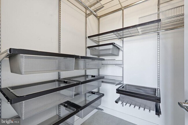 Building Photo - 520 John Carlyle St