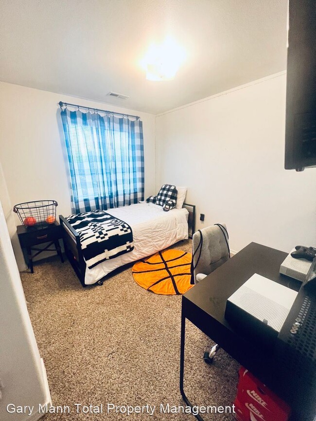 Building Photo - 3 br, 2.5 bath House - 714 N Penrose St