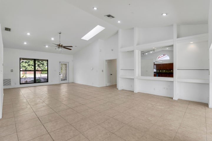 Building Photo - 14616 Autumn Ave