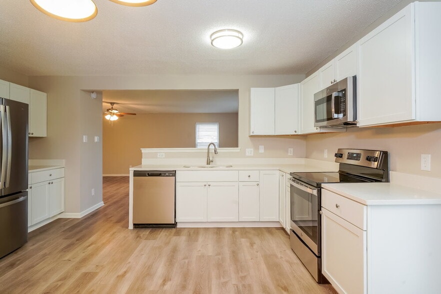 Building Photo - 12337 Bearsdale Dr