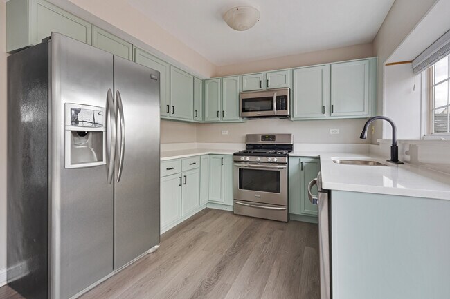 Building Photo - 3238 Gresham Ln E