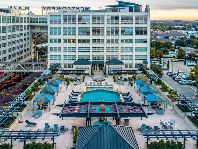 Building Photo - Come Live in Historic Montgomery Plaza- East Tower- 2 bed, 2 bath- 76107