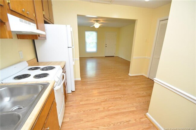 Building Photo - 6104 Deerwood Pl